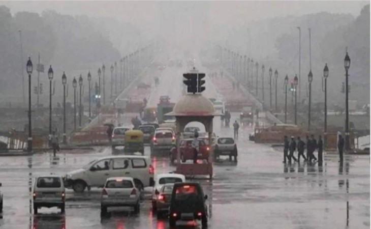 दिल्ली यूपी में ठंड के बीच मौसम का मिजाज बदला